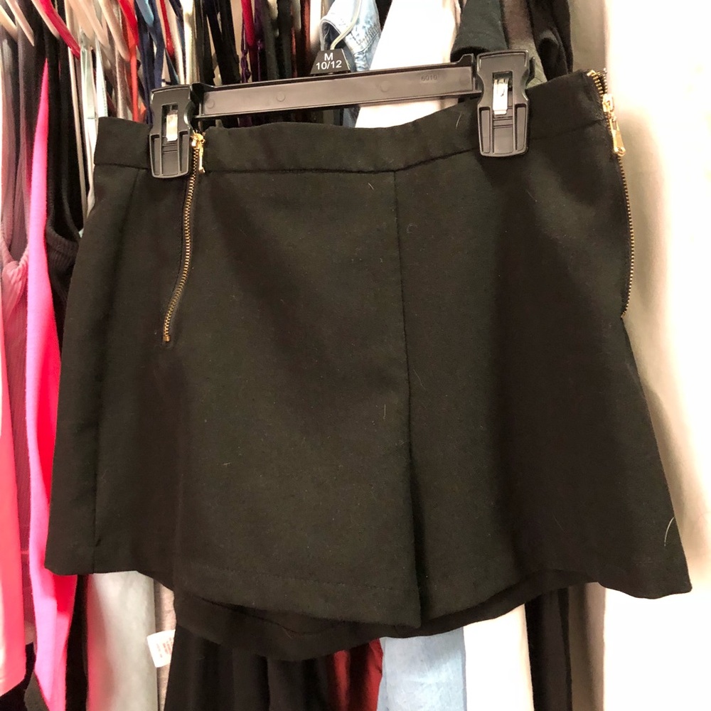 Black zip side shorts